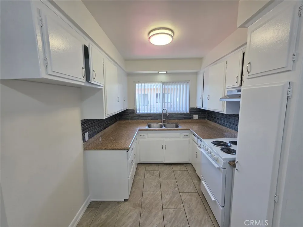 15436 Vanowen #9 Van Nuys, CA 91406