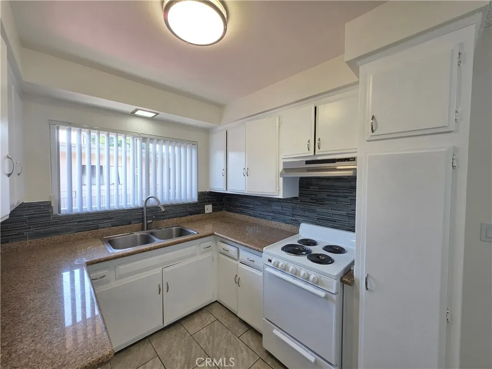 15436 Vanowen #9 Van Nuys, CA 91406