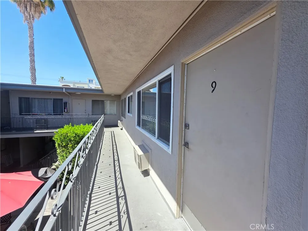 15436 Vanowen #9 Van Nuys, CA 91406