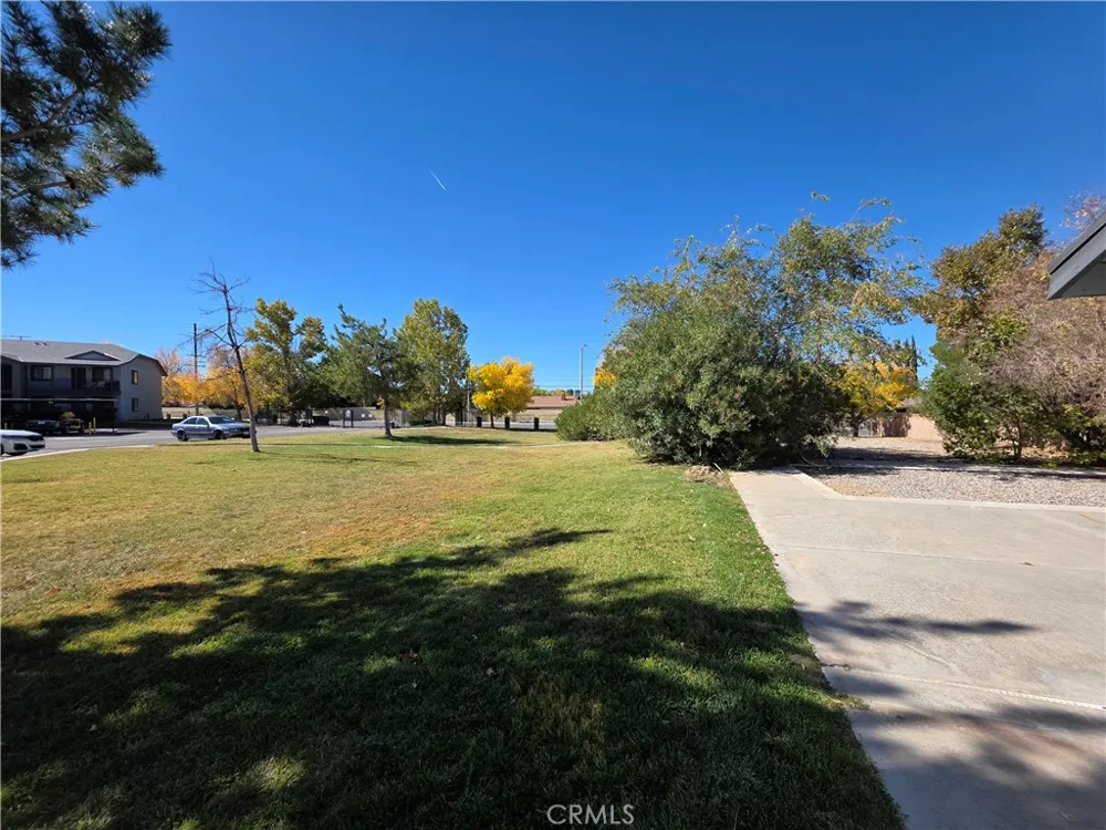 44036 25th W Lancaster, CA 93536