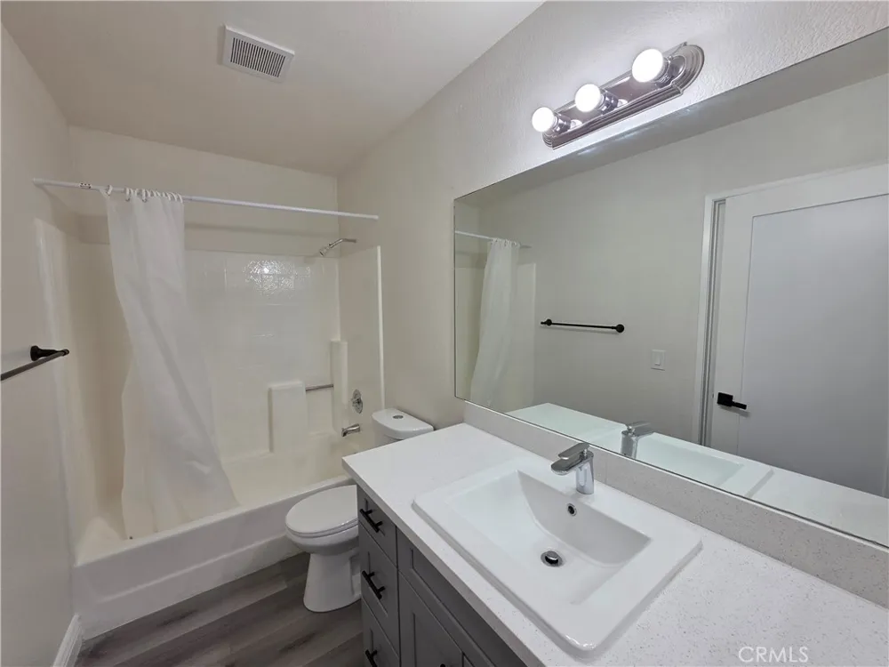 44036 25th W Lancaster, CA 93536