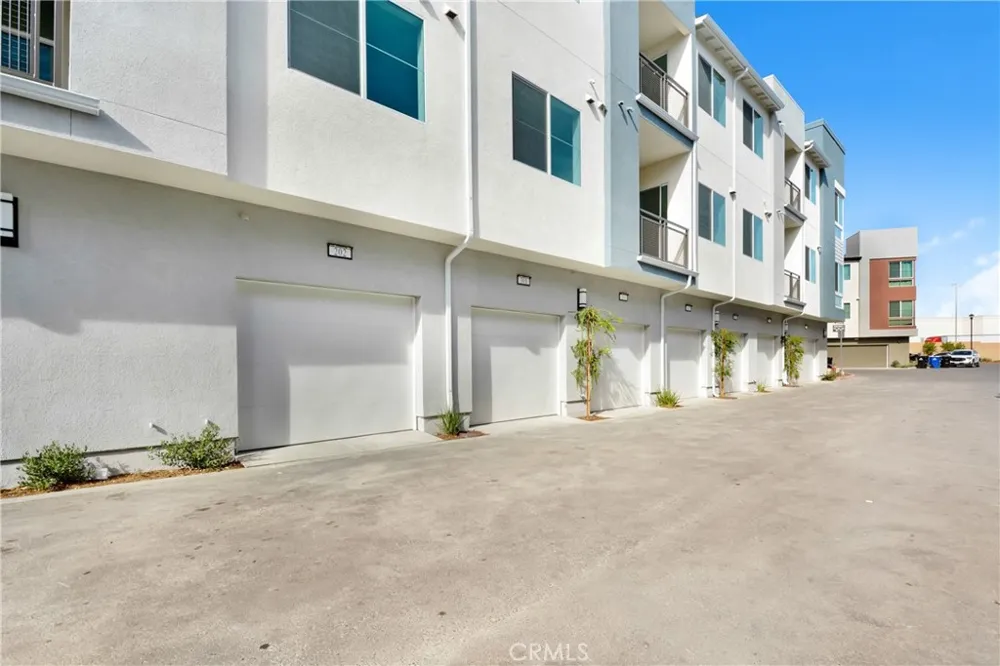 4127 E Circle Paseo #202 Ontario, CA 91764