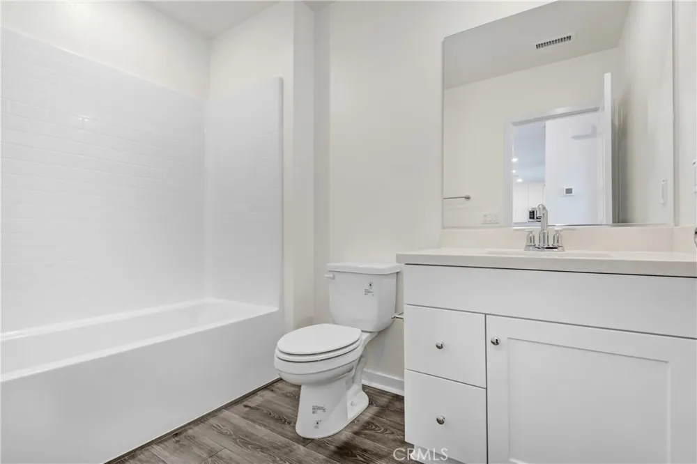 4127 E Circle Paseo #202 Ontario, CA 91764
