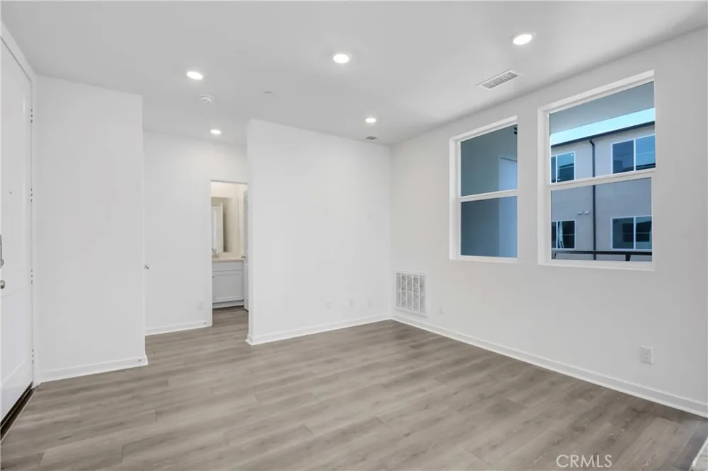 4127 E Circle Paseo #202 Ontario, CA 91764