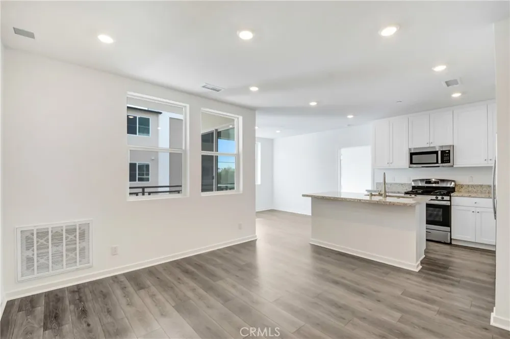 4127 E Circle Paseo #202 Ontario, CA 91764