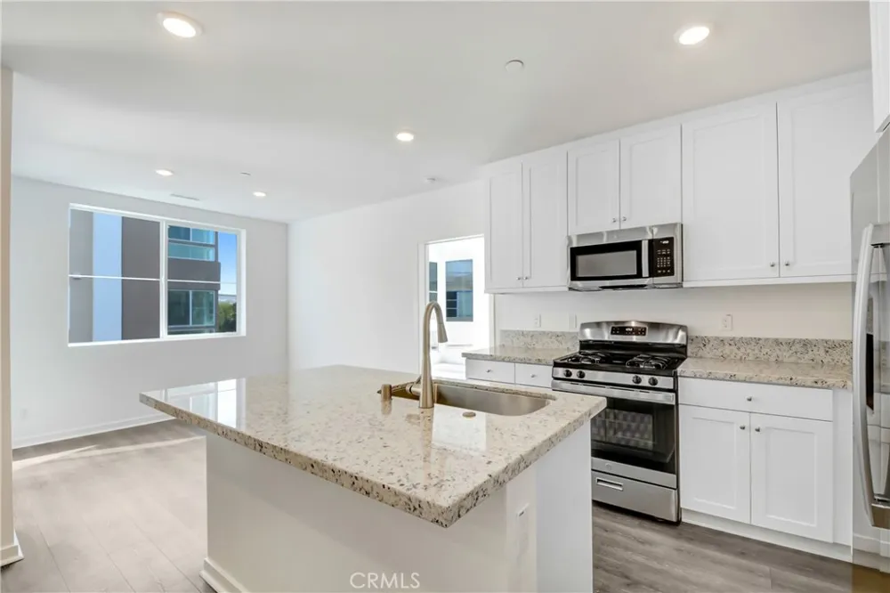 4127 E Circle Paseo #202 Ontario, CA 91764