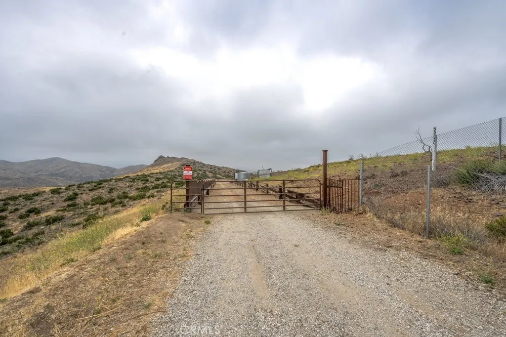 33330 Palen Agua Dulce, CA 91350