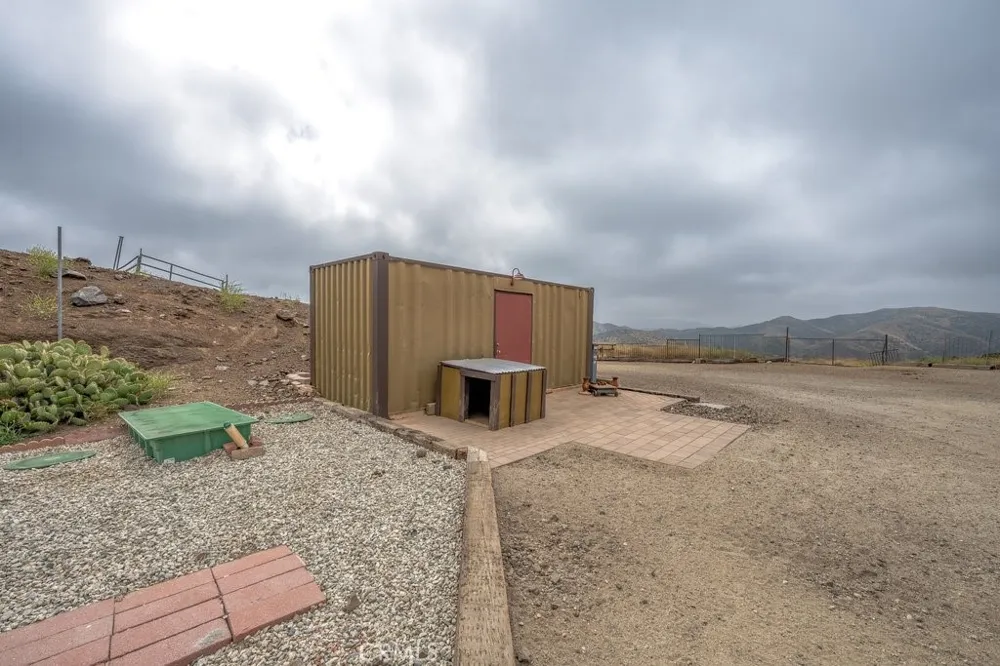 33330 Palen Agua Dulce, CA 91350