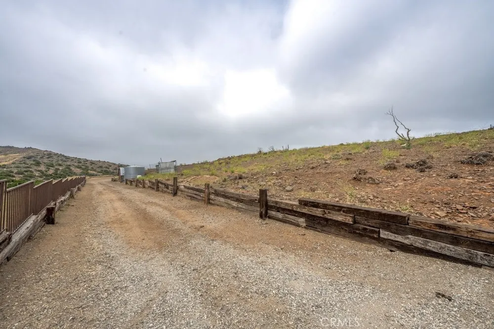 33330 Palen Agua Dulce, CA 91350
