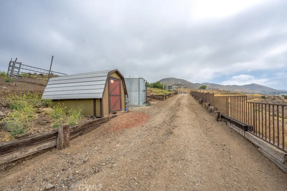 33330 Palen Agua Dulce, CA 91350