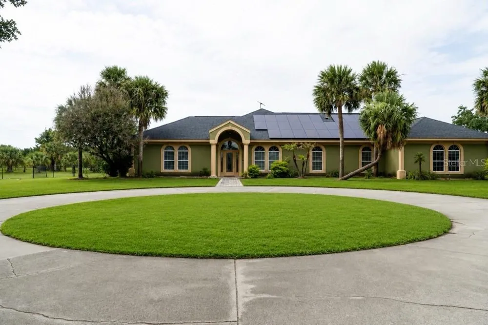 37180 COUNTY ROAD 452 Grand Island, FL 32735