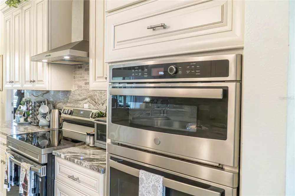 37180 COUNTY ROAD 452 Grand Island, FL 32735