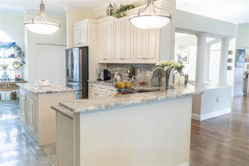37180 COUNTY ROAD 452 Grand Island, FL 32735