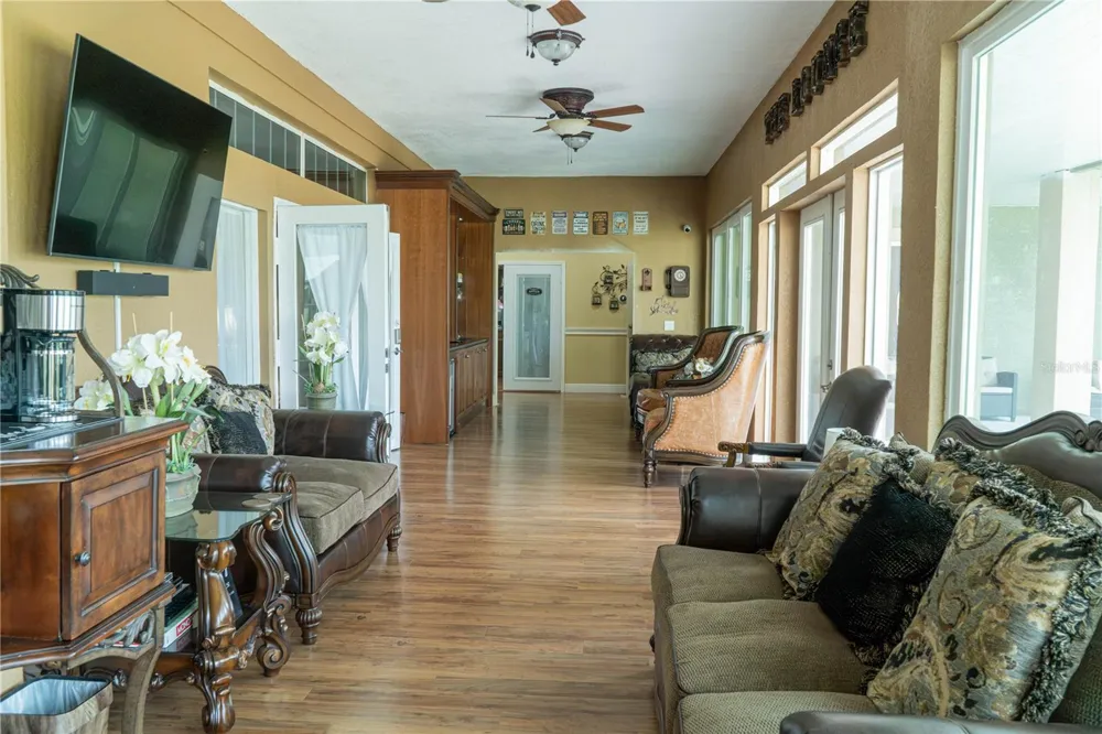 37180 COUNTY ROAD 452 Grand Island, FL 32735
