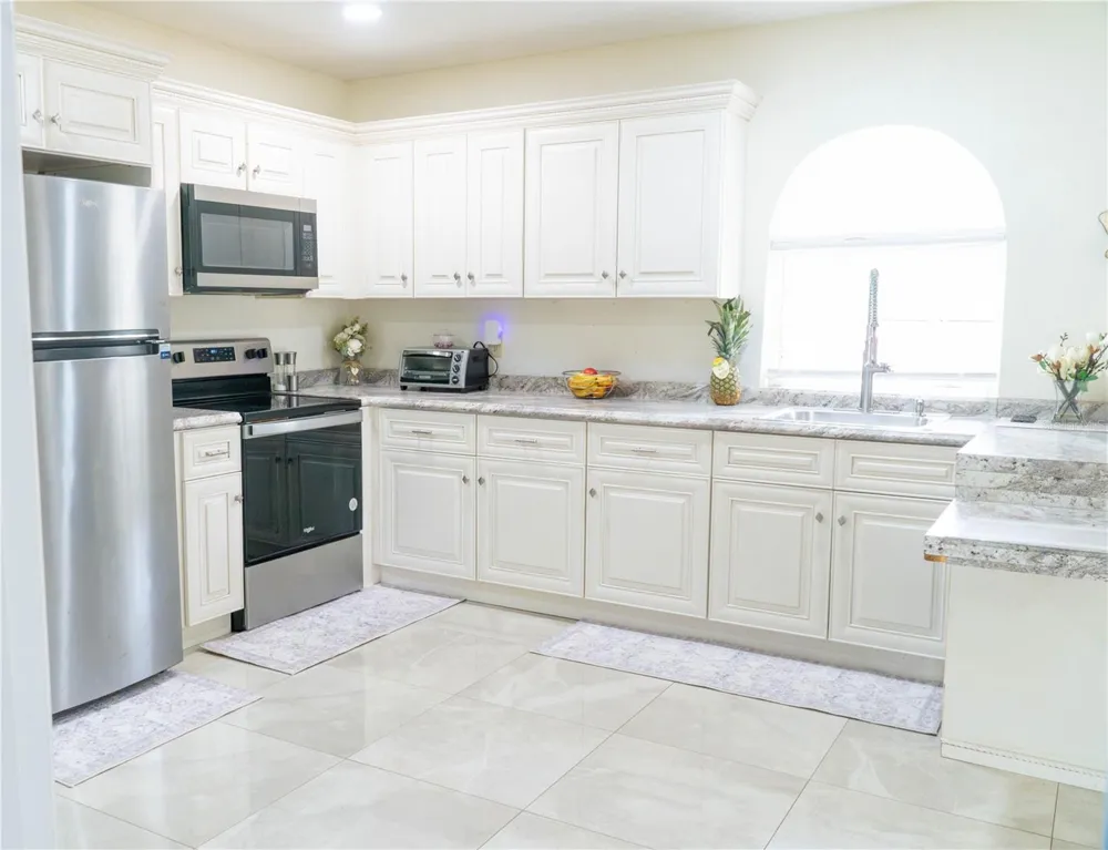 37180 COUNTY ROAD 452 Grand Island, FL 32735