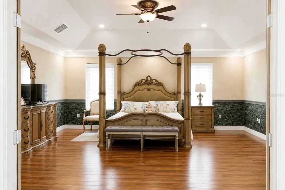 37180 COUNTY ROAD 452 Grand Island, FL 32735