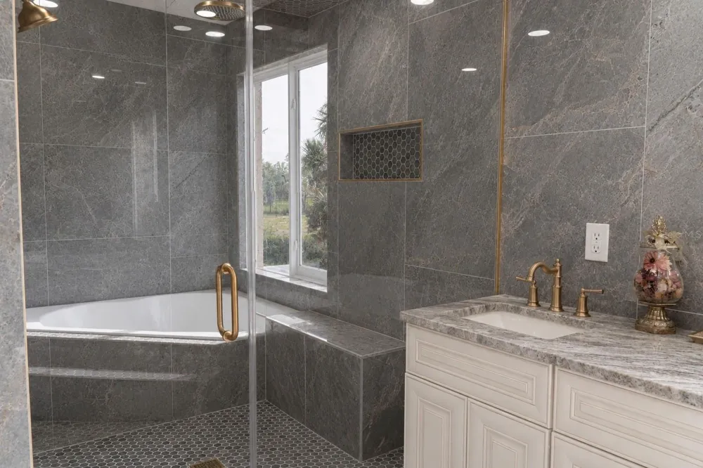 37180 COUNTY ROAD 452 Grand Island, FL 32735
