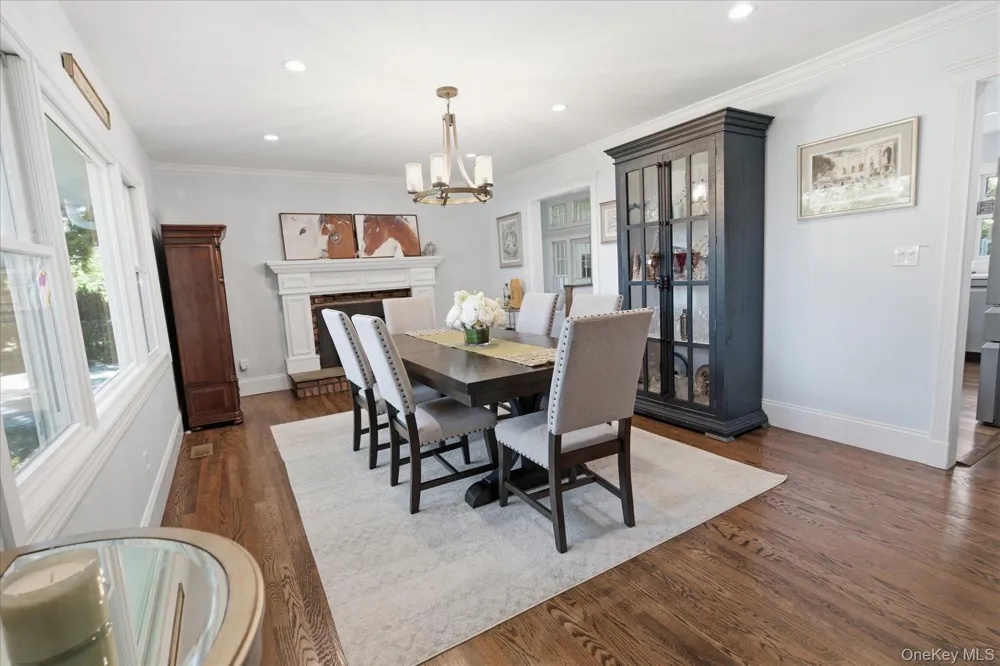 7 Vine Street Bayville, NY 11709