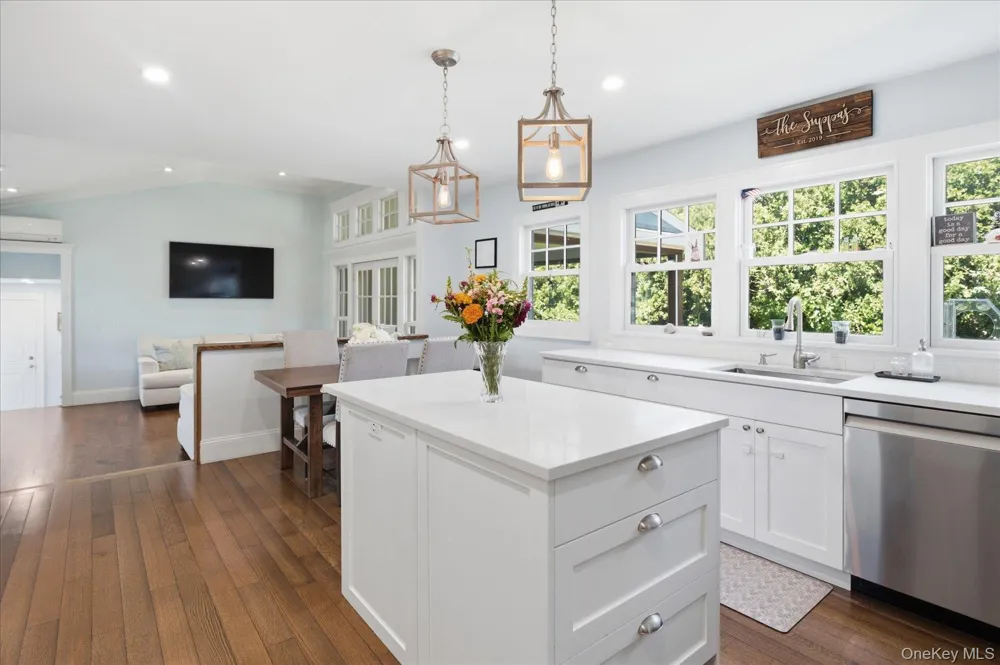 7 Vine Street Bayville, NY 11709