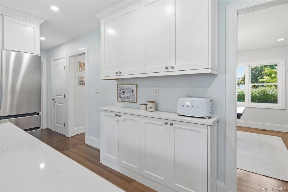 7 Vine Street Bayville, NY 11709