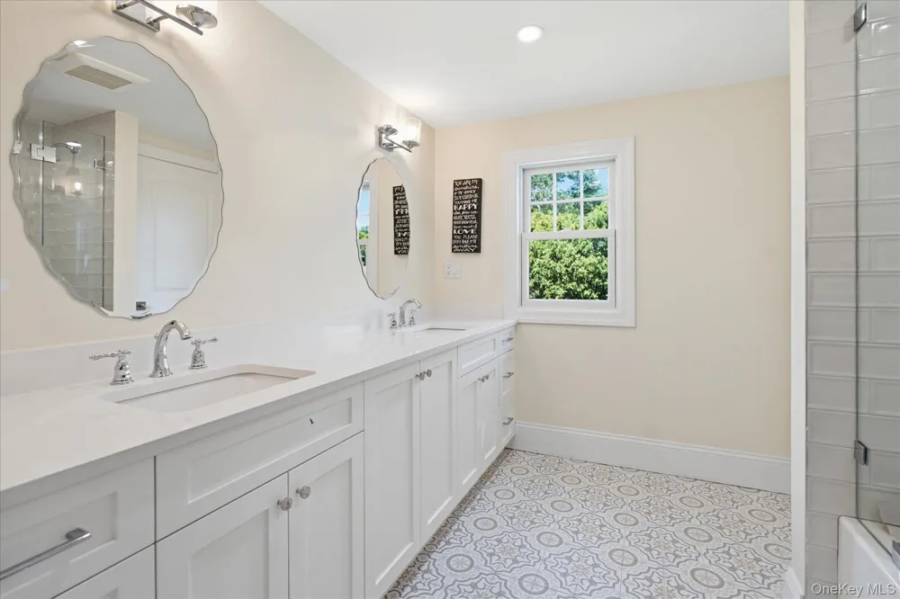 7 Vine Street Bayville, NY 11709
