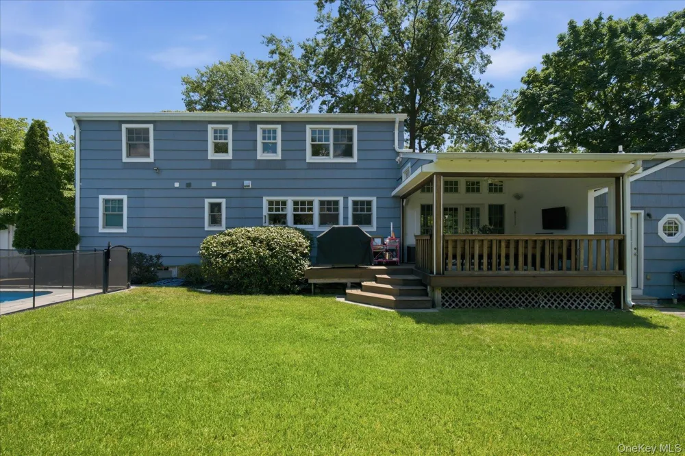 7 Vine Street Bayville, NY 11709