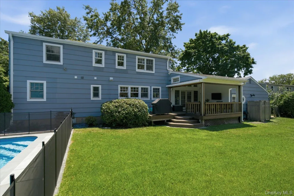7 Vine Street Bayville, NY 11709