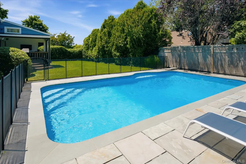 7 Vine Street Bayville, NY 11709