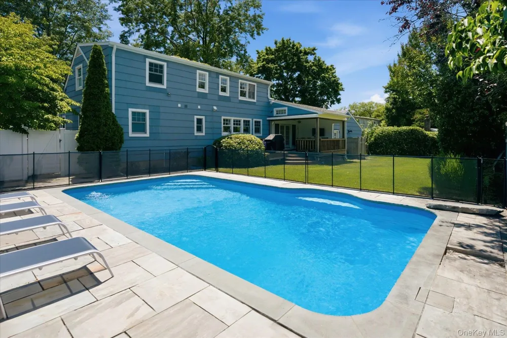 7 Vine Street Bayville, NY 11709