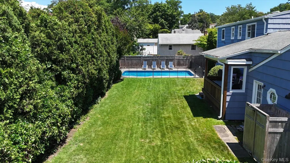 7 Vine Street Bayville, NY 11709