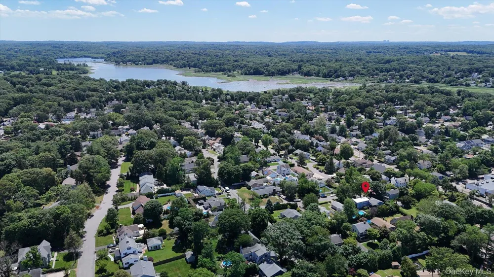 7 Vine Street Bayville, NY 11709