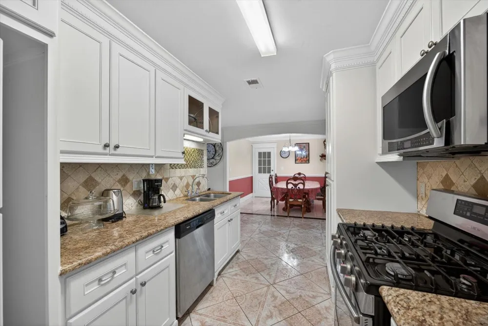 1313 Plymouth Street Pasadena, TX 77502