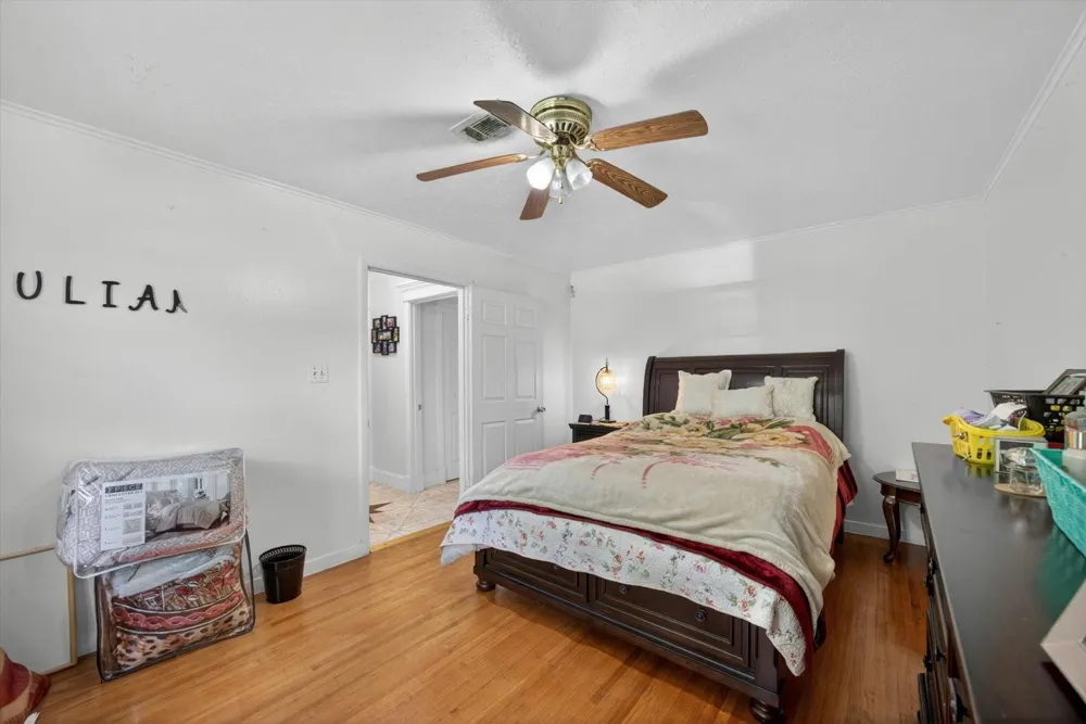 1313 Plymouth Street Pasadena, TX 77502