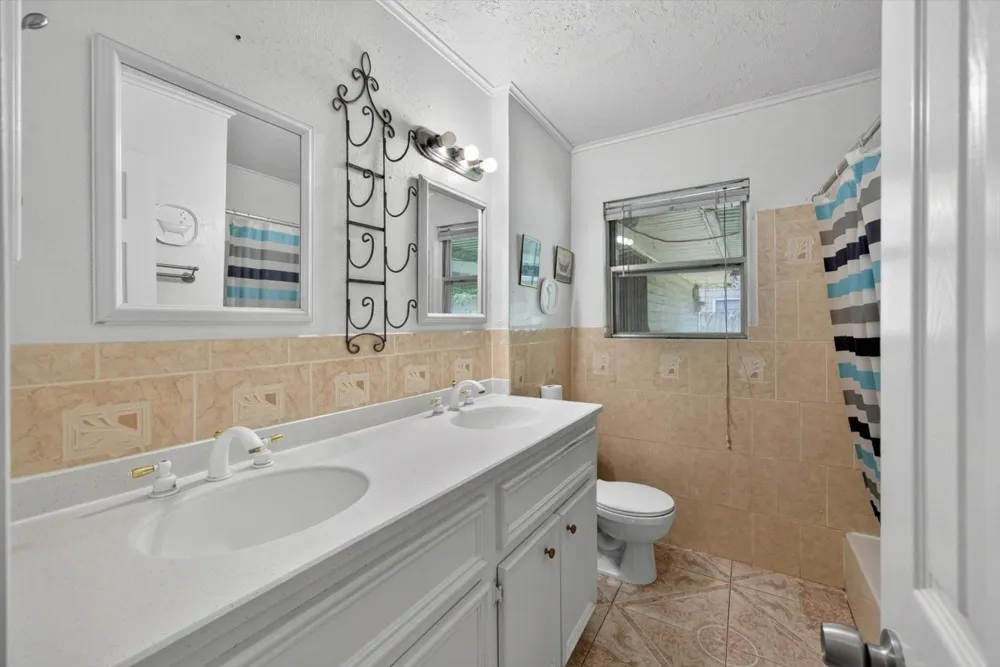 1313 Plymouth Street Pasadena, TX 77502