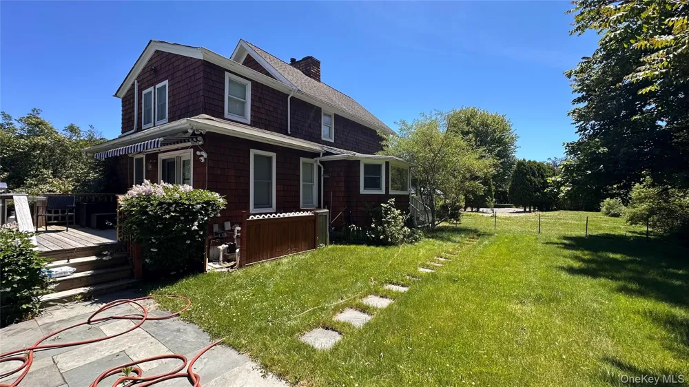 10 Kerrie Court Southampton, NY 11968