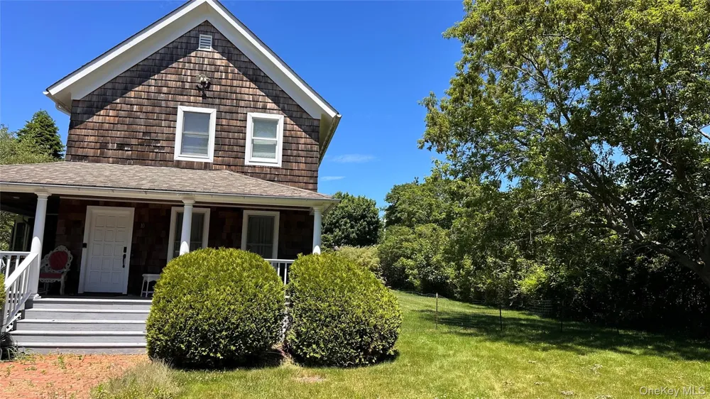 10 Kerrie Court Southampton, NY 11968