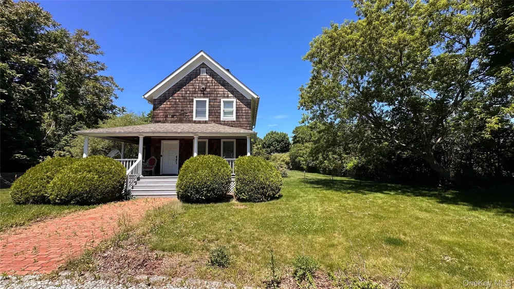 10 Kerrie Court Southampton, NY 11968