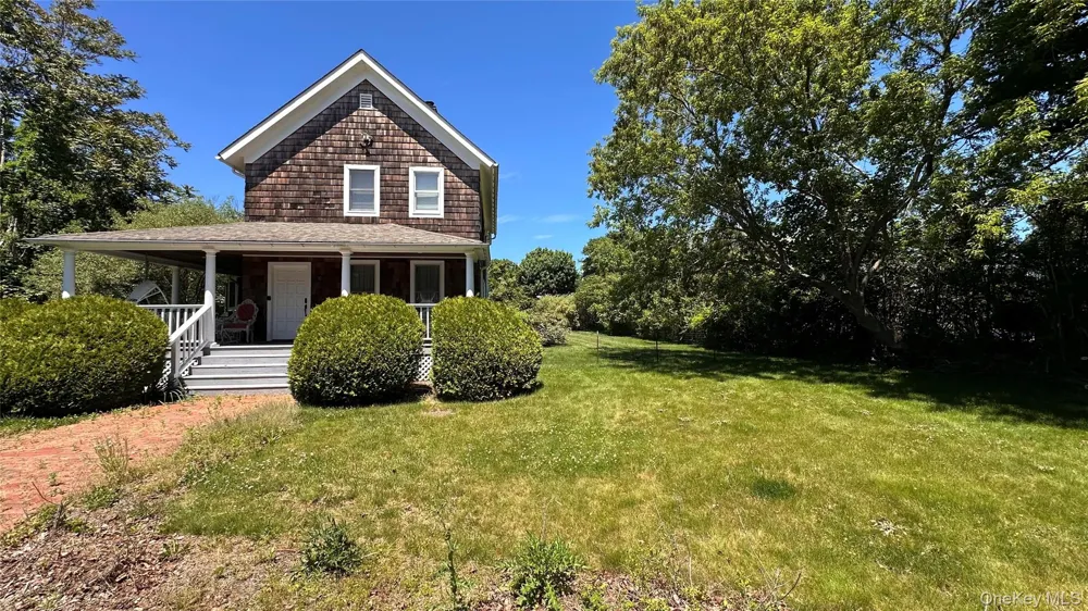 10 Kerrie Court Southampton, NY 11968