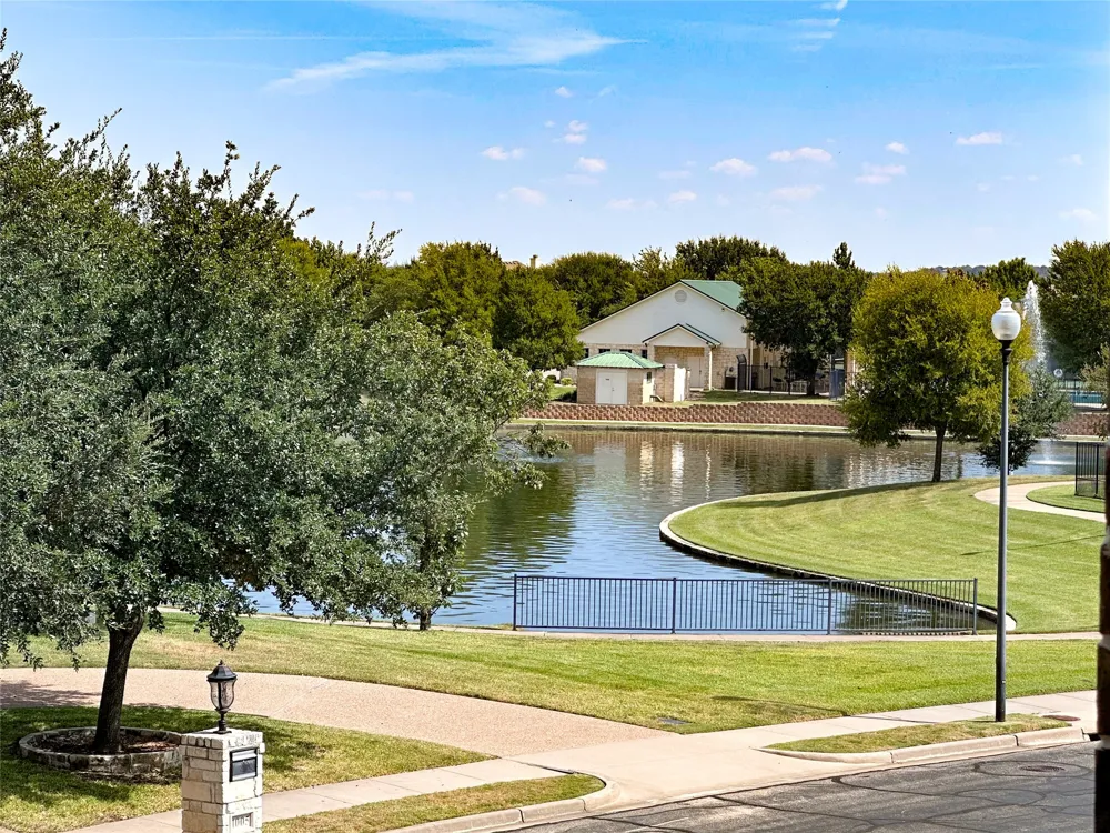 1100 Wessex Drive Woodway, TX 76712