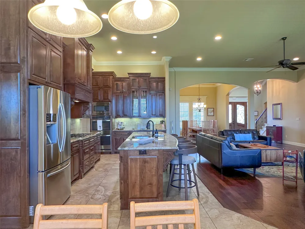 1100 Wessex Drive Woodway, TX 76712