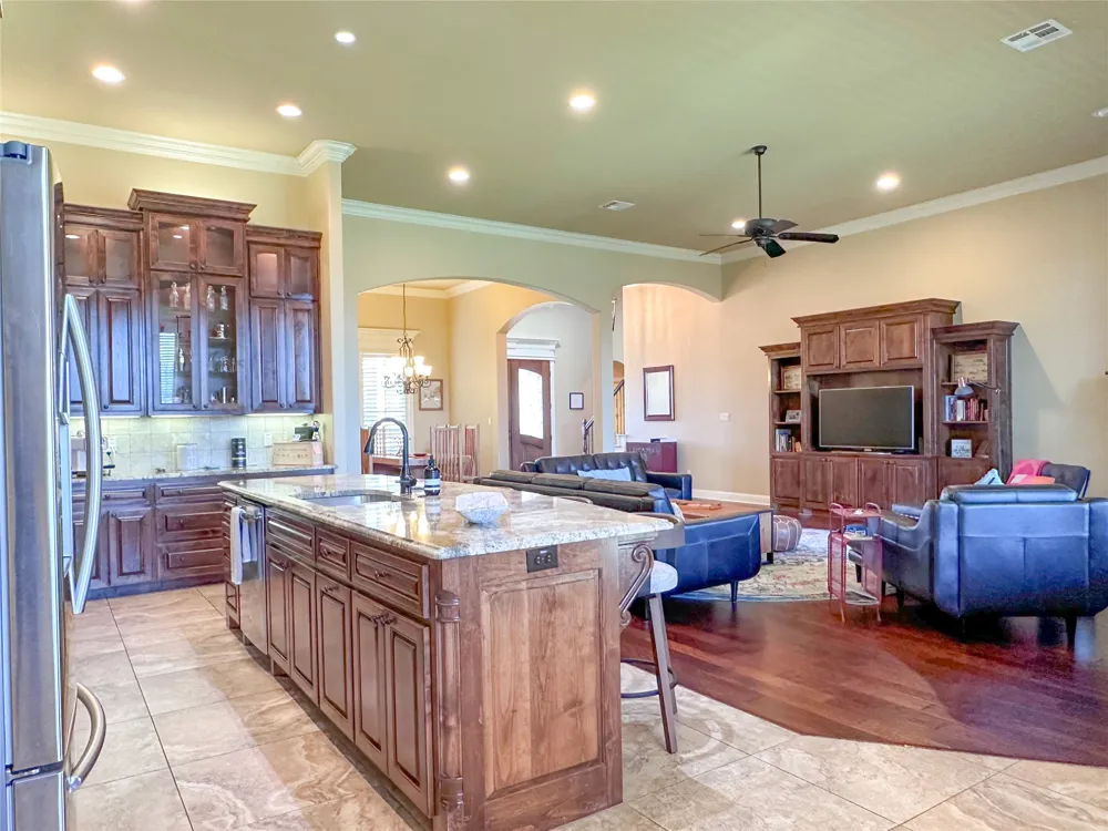 1100 Wessex Drive Woodway, TX 76712