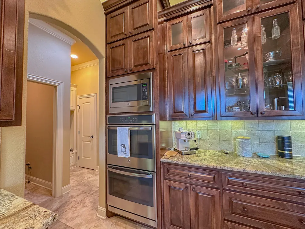 1100 Wessex Drive Woodway, TX 76712