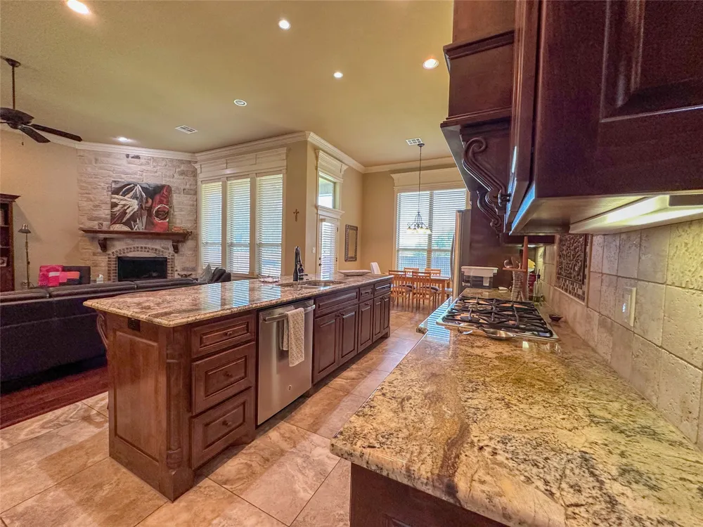 1100 Wessex Drive Woodway, TX 76712