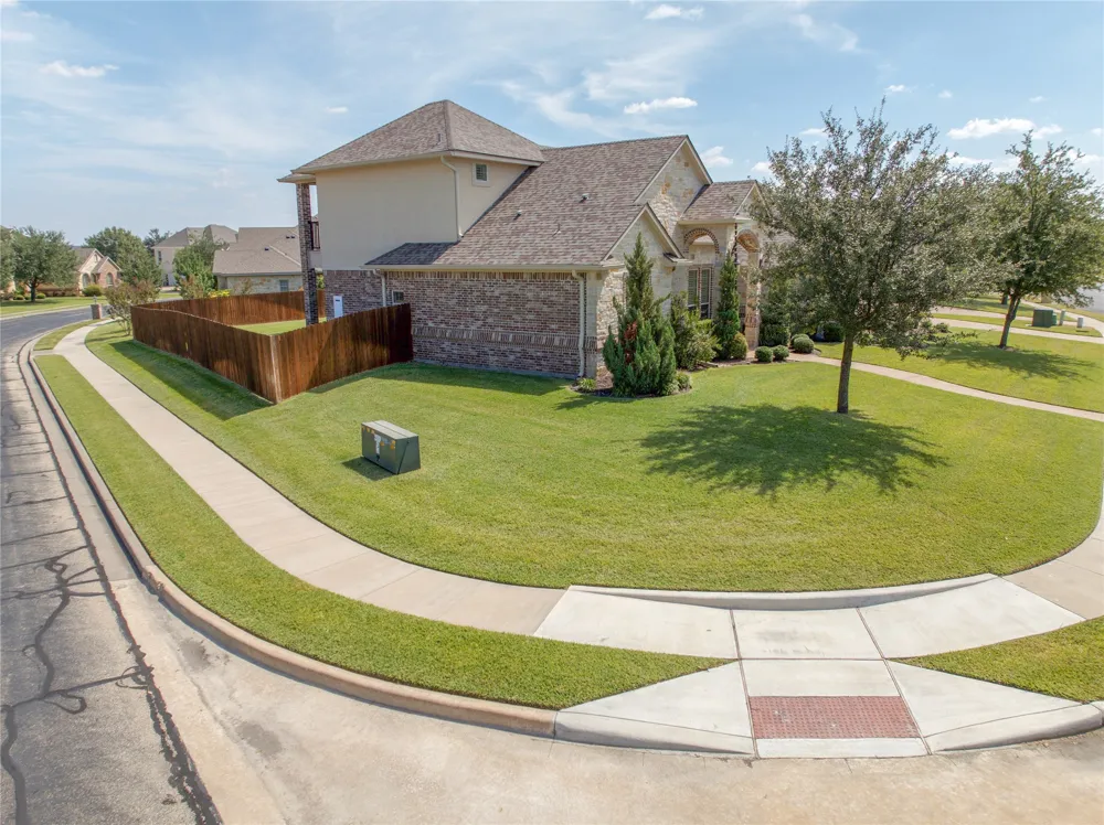 1100 Wessex Drive Woodway, TX 76712