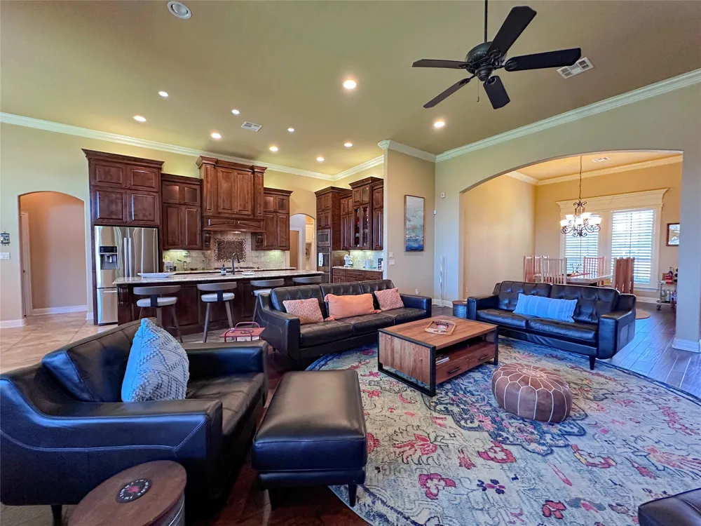 1100 Wessex Drive Woodway, TX 76712