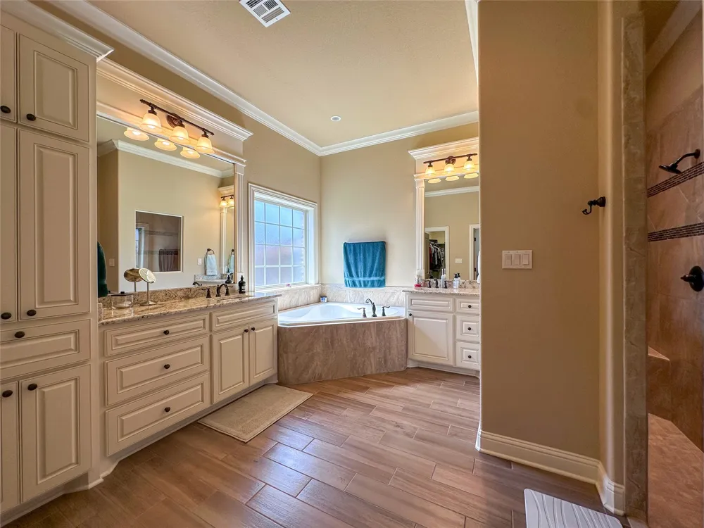 1100 Wessex Drive Woodway, TX 76712