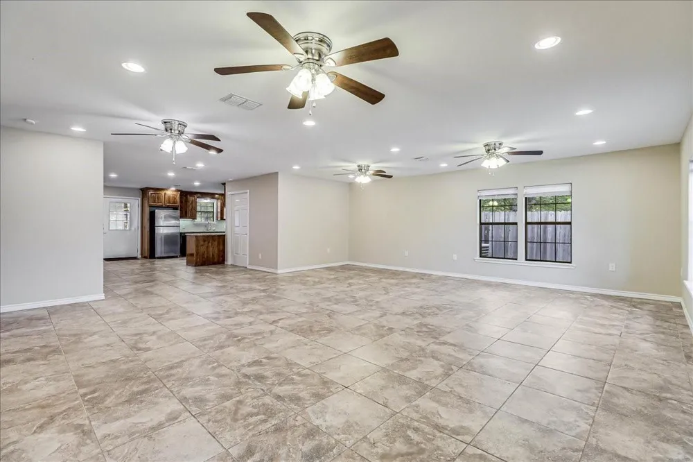 2111 E Lott Avenue Kingsville, TX 78363