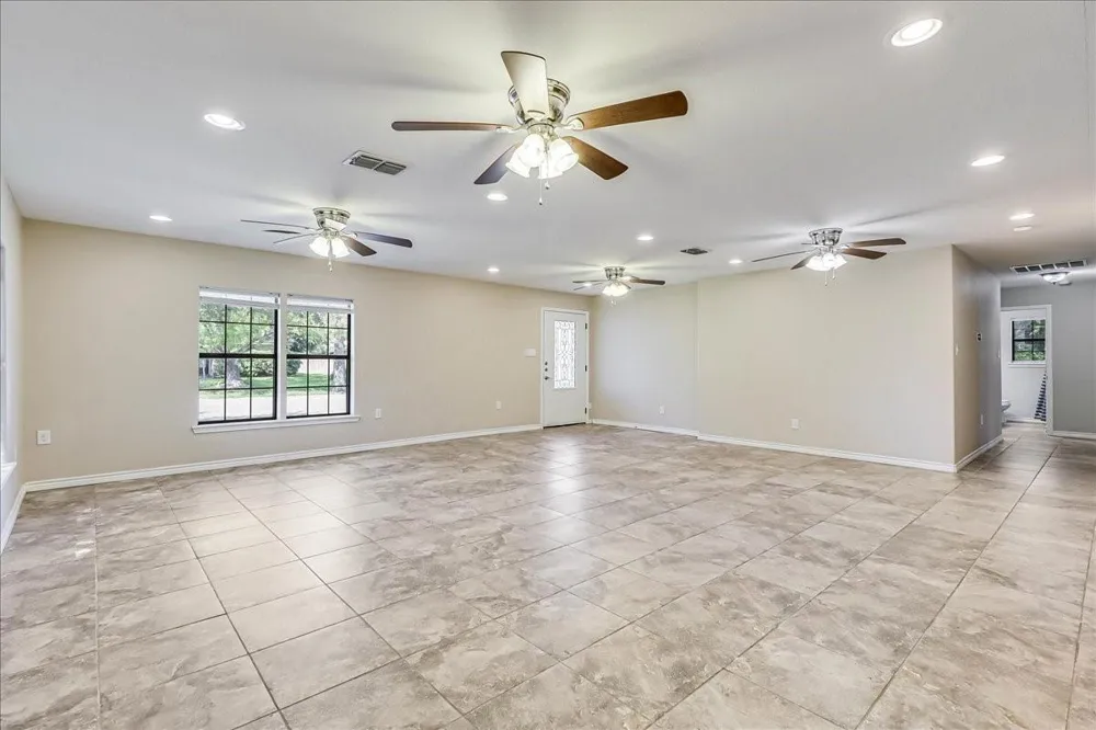 2111 E Lott Avenue Kingsville, TX 78363