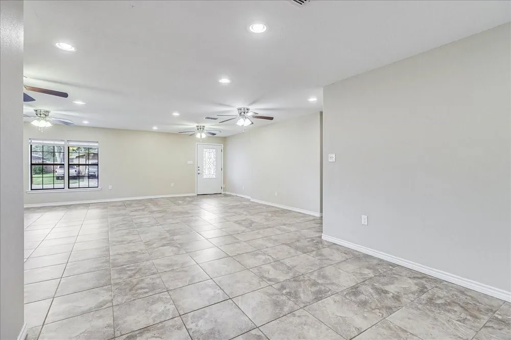 2111 E Lott Avenue Kingsville, TX 78363