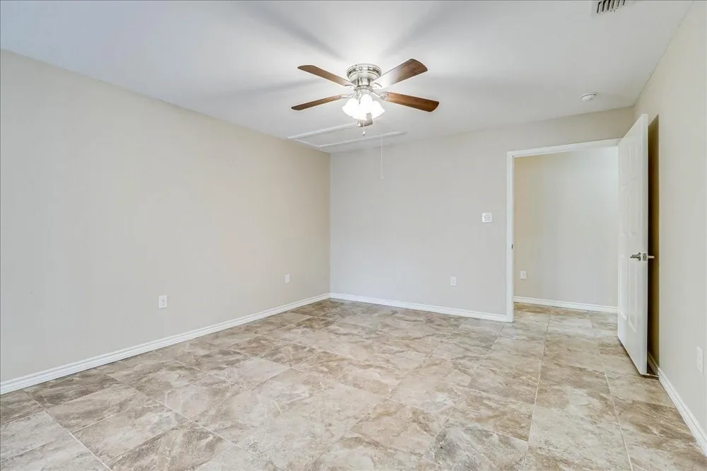 2111 E Lott Avenue Kingsville, TX 78363